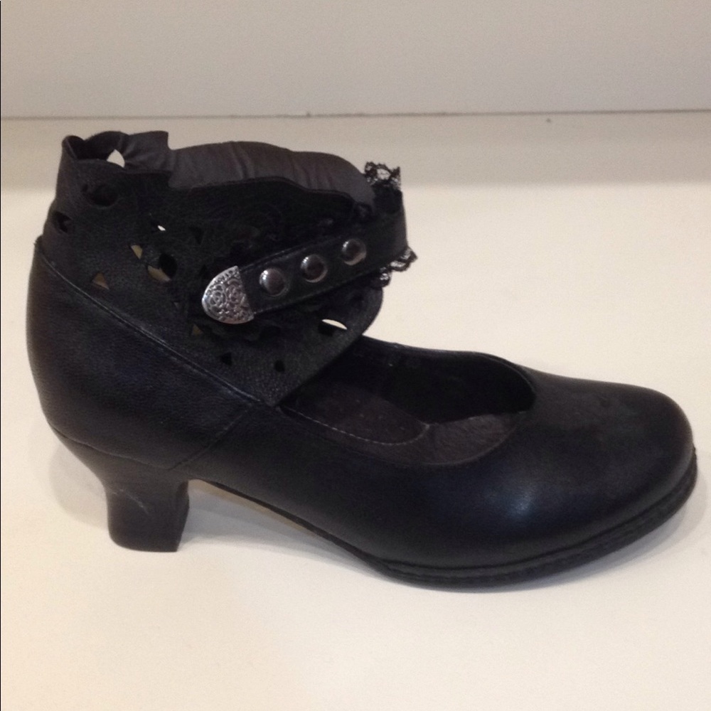 SpringStep Black Leather Victorian Inspired Heel